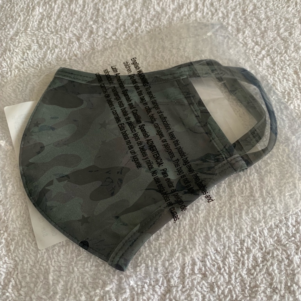 Fabletics Adult Face Mask - Picture 8 of 9